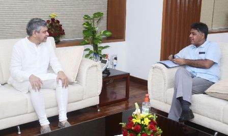 MP Manish Tewari meets Railway Minister, demands connection of Balachaur with rail link and improvement of Ropar railway station