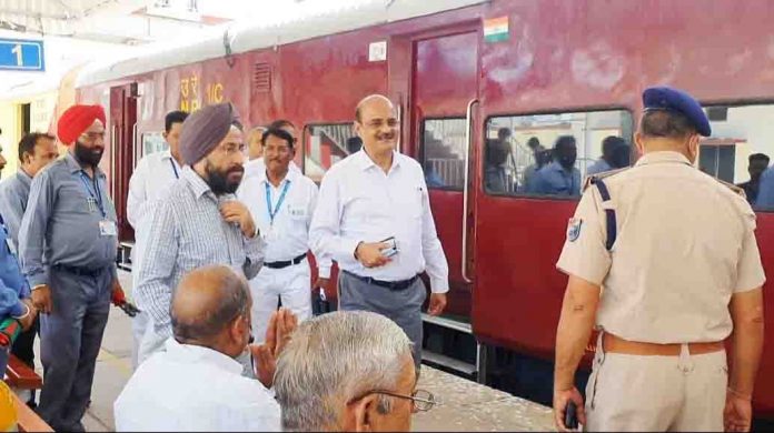 Ashutosh Gangal, GM, Northern Railway, visited with full force